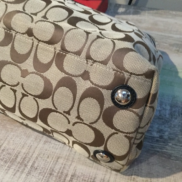 Coach Penelope Brown Black and Tan Signature Shoulder Magnetic Snap Shoulder Bag - Picture 4 of 11